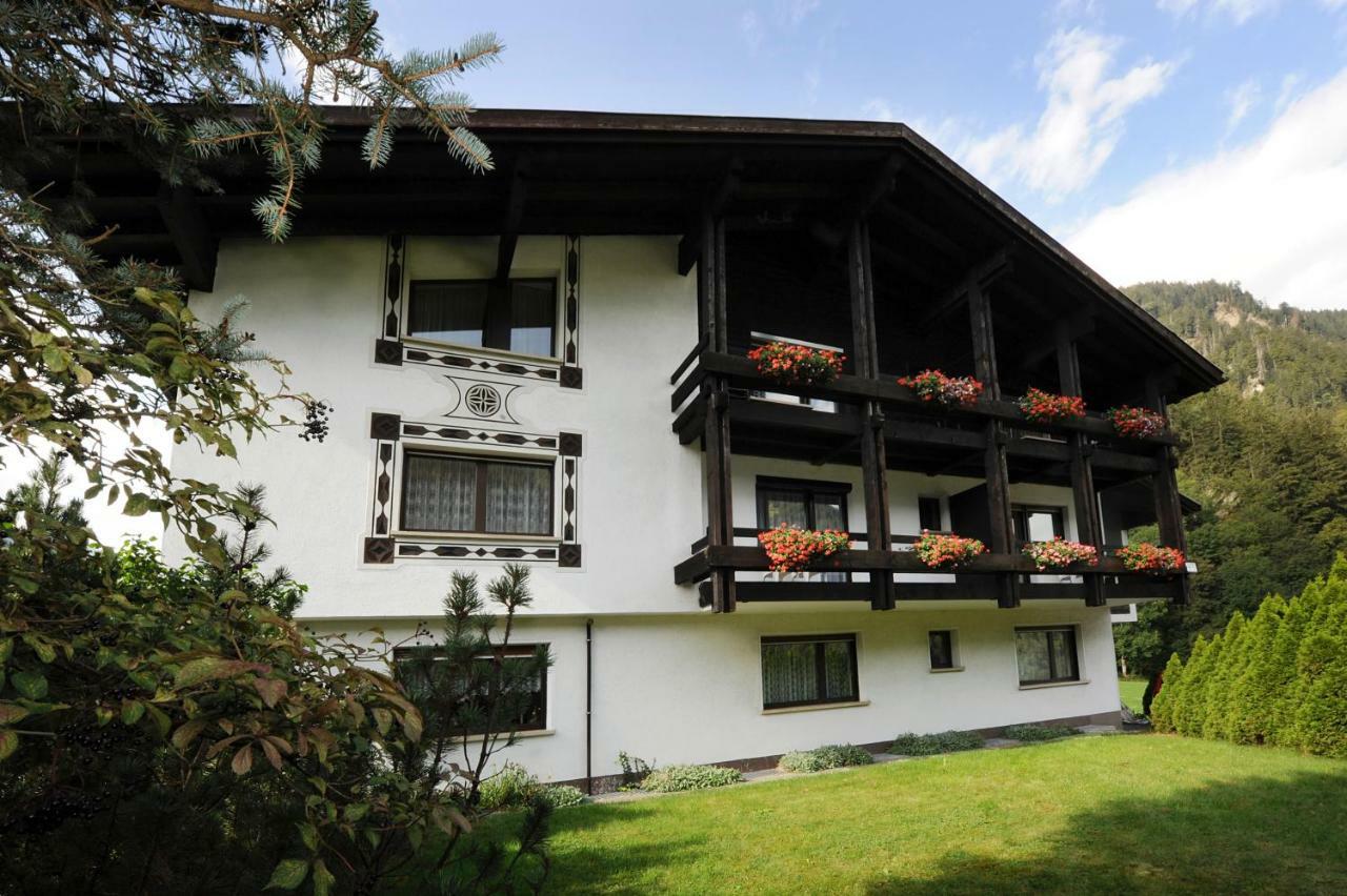 Haus Karin Bed and Breakfast Sankt Gallenkirch Eksteriør billede